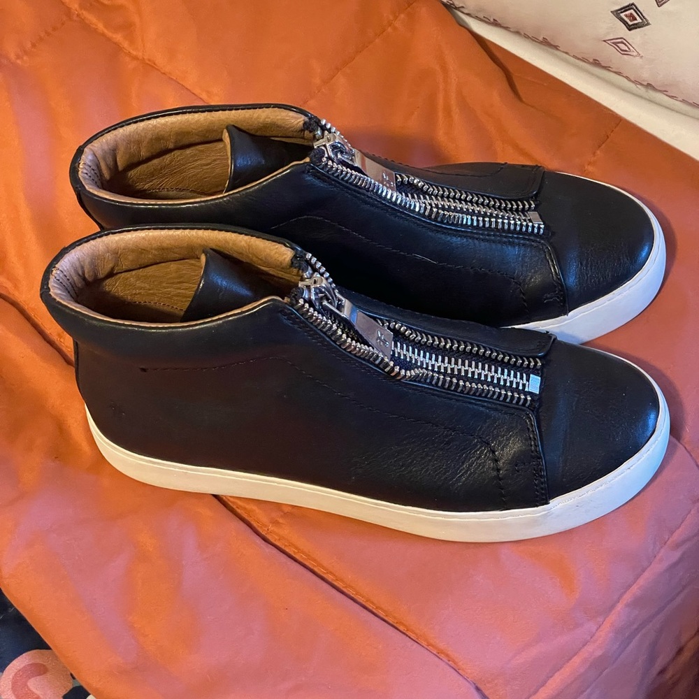 Women black shoes